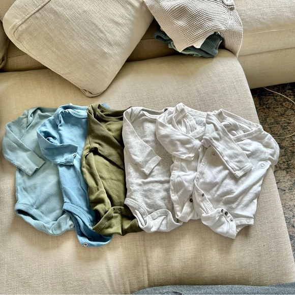 6 bodysuits bundle 100% cotton carters and baby gap - Picture 2 of 6